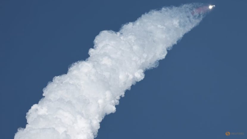 SpaceX Starship failure prompts diversions, Florida airports ground stops