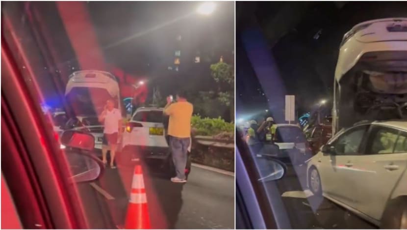 2 lelaki dihantar ke hospital selepas kemalangan 7 kereta di PIE 2 lelaki dihantar ke hospital selepas kemalangan 7 kereta di PIE