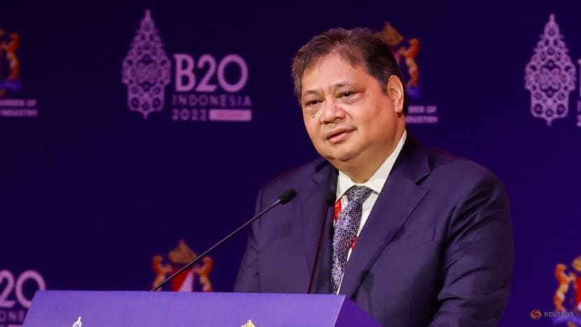 Indonesia to make resources exporters keep earnings at home for a year