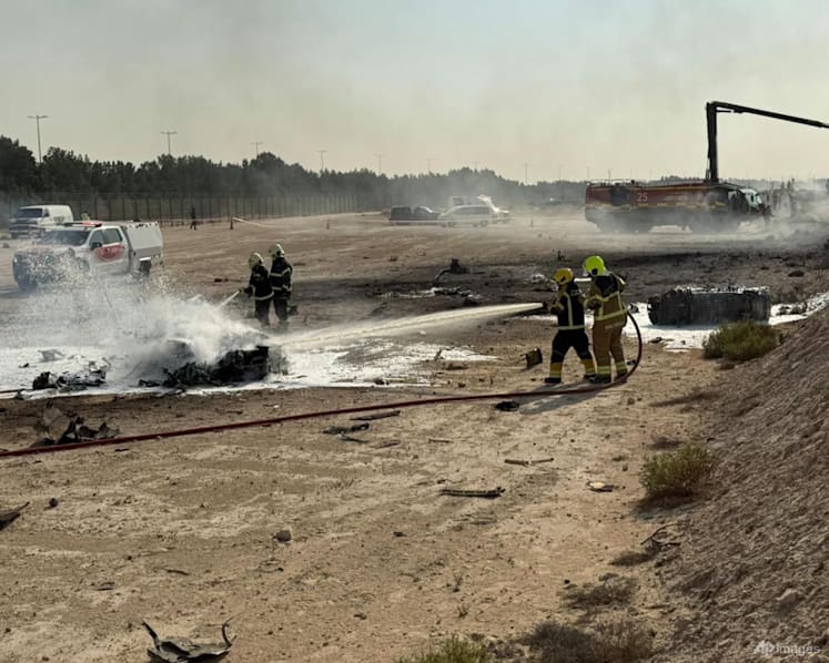 Indian Tejas fighter jet crashes in a ball of fire at Dubai Airshow, killing pilot