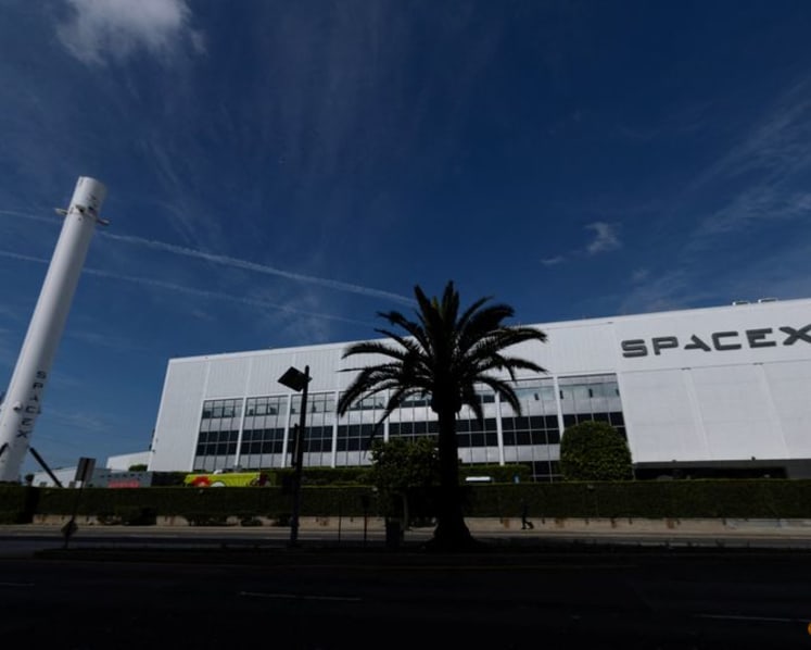SpaceX negotiating underwriting fees under 0.75% for IPO, Bloomberg News reports