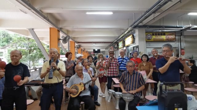 【步步追踪】七旬乐龄组乐队 在多个邻里弹唱散播欢乐
