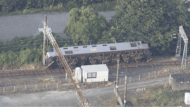 熊本7.1级地震 一列货运列车脱轨翻覆