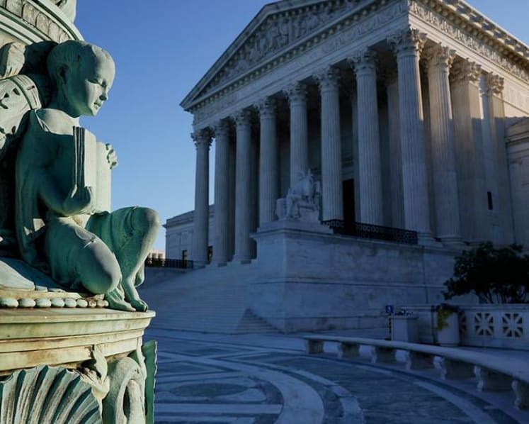 Google, Oracle meet in copyright clash at Supreme Court