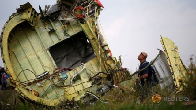 国际调查人员暂停调查马航MH17班机空难