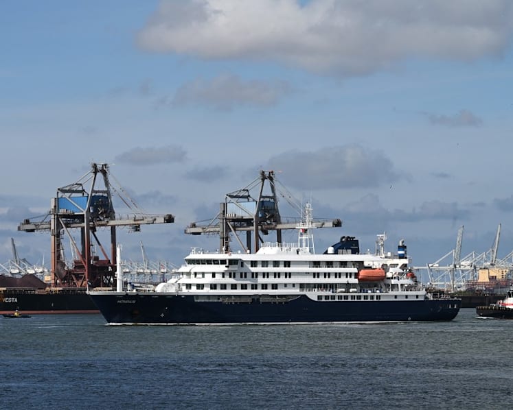 Hantavirus-hit cruise ship docks in Rotterdam at voyage end