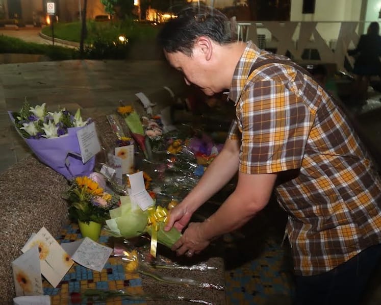 SGH sets up area for public to leave well-wishes and flowers for Mr Lee Kuan Yew
