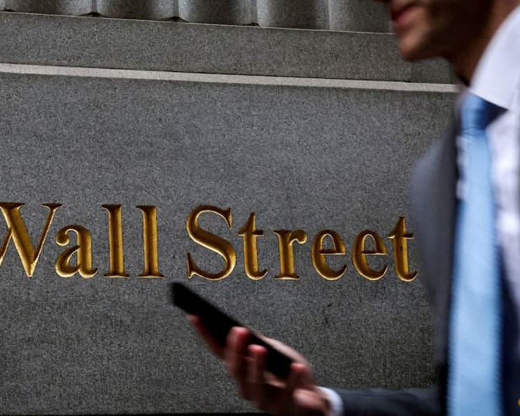S&P 500 notches weekly, monthly gains; Treasury yields advance