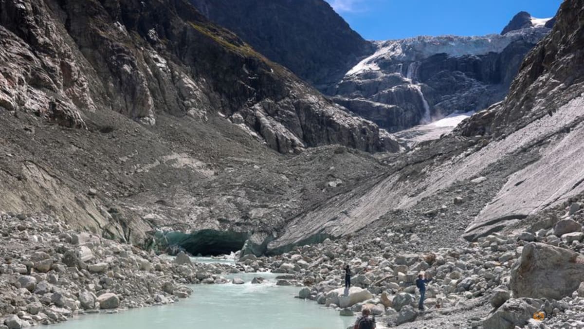 Swiss glaciers lose more than 5% of ice after record heatwave