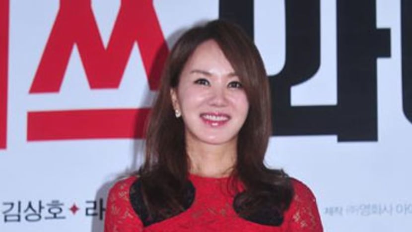 [Photo] Song Seung Heon and Uhm Jung Hwa Look Cheery at ′Miss Wife′ Screening