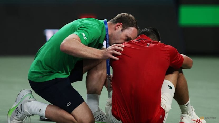 Djokovic survives leg injury, heat exhaustion to beat Munar in Shanghai