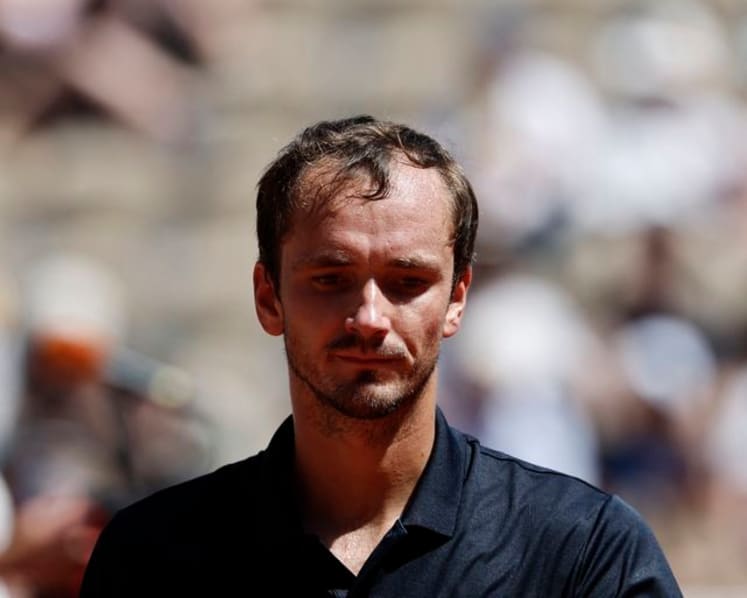 Medvedev stunned by wildcard Walton in French Open first round