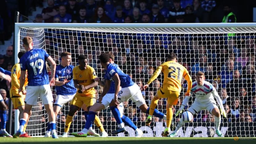 Wolves clinch 2-1 comeback win at Ipswich to boost survival hopes