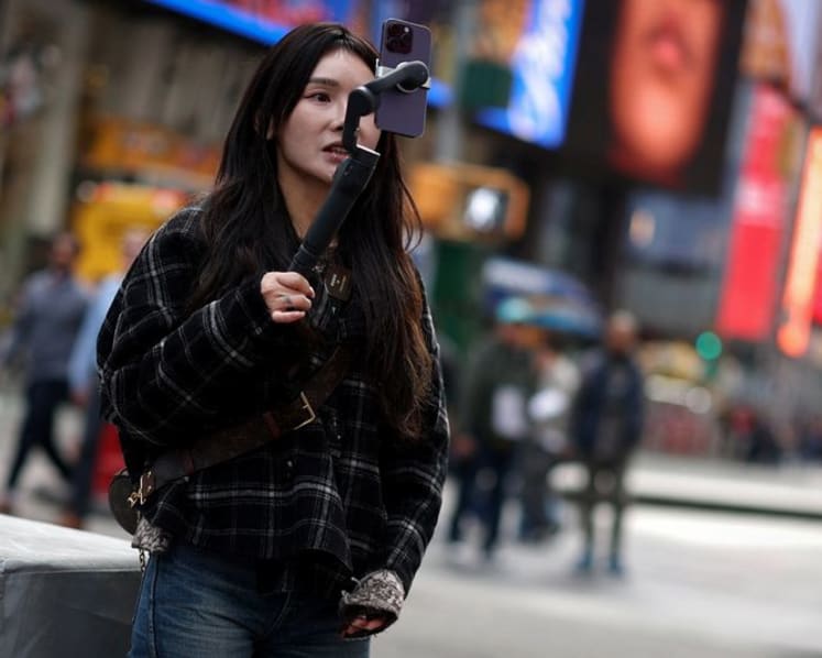 Commentary: Banning TikTok won’t solve social media’s foreign influence, teen harm and data privacy problems