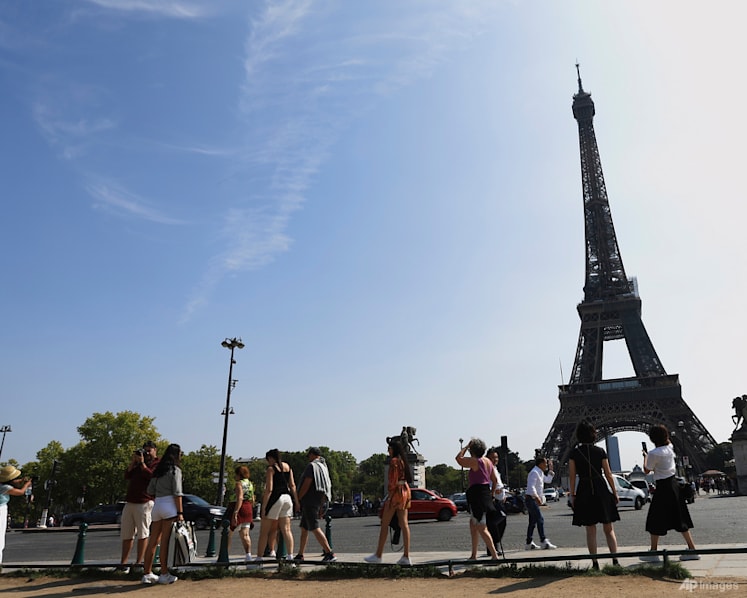 Commentary: Travelling abroad? Don’t be tempted to pay your way using your home currency