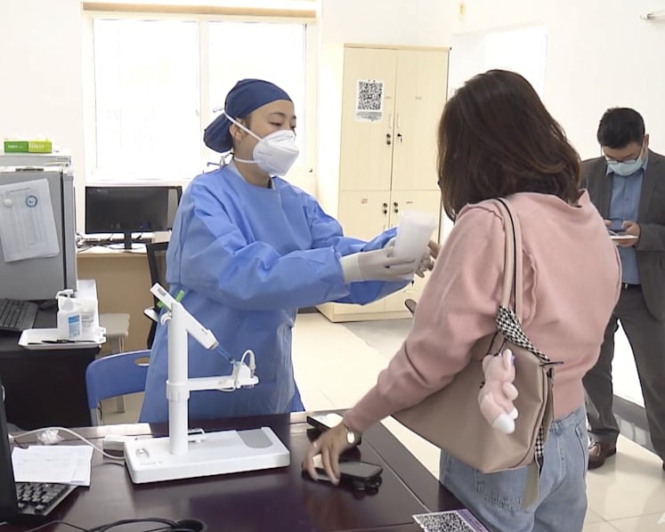 China begins administering inhalable COVID-19 vaccine