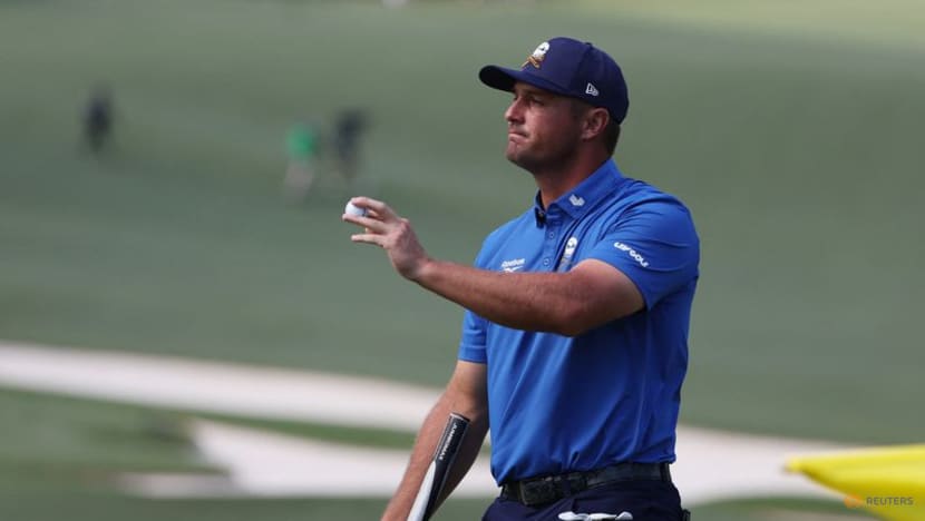 Rose storms into Masters lead, McIlroy stumbles late