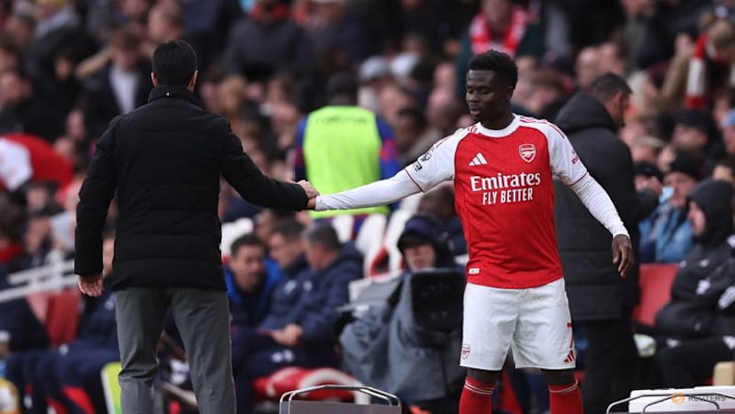 Arsenal's Saka dismisses early title talk