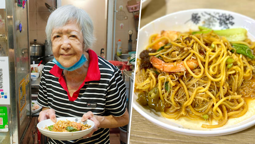 Lee Ji Xiao Chi’s 76-Year-Old Hawker Fries Hokkien Mee 12 Hours Daily & Has No Plans To Stop Lee Ji Xiao Chi’s 76-Year-Old Hawker Fries Hokkien Mee 12 Hours Daily & Has No Plans To Stop