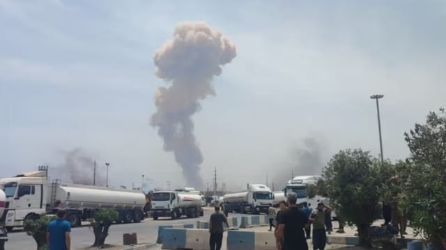 伊朗南部港口集装箱爆炸起火 至少47人受伤