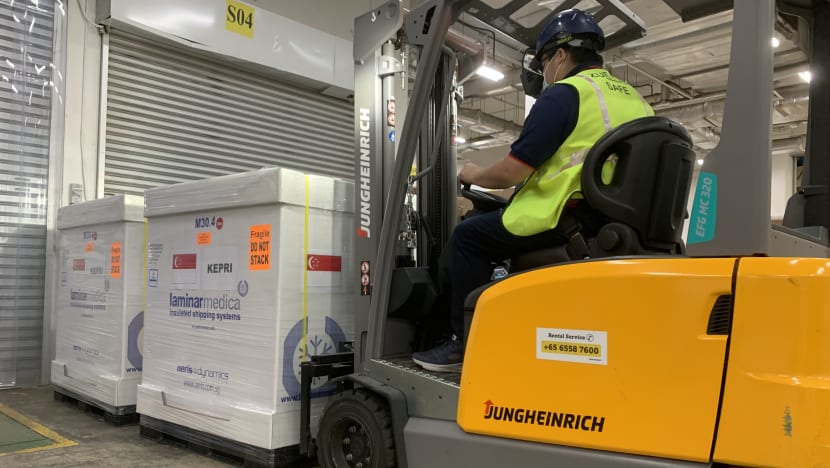 Singapore sends more than 120,000 doses of AstraZeneca COVID-19 vaccine to Batam, Riau Islands Singapore sends more than 120,000 doses of AstraZeneca COVID-19 vaccine to Batam, Riau Islands