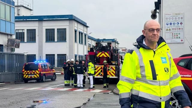 法国里昂附近化工厂爆炸起火 三人伤势严重