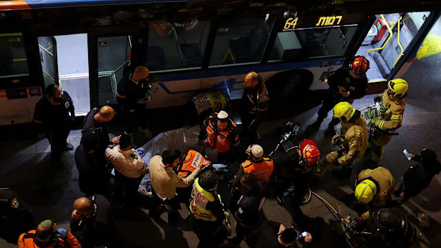 耶路撒冷有巴士冲撞示威人群 造成一死