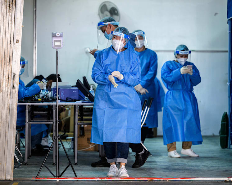 Will coronavirus really evolve to become less deadly?