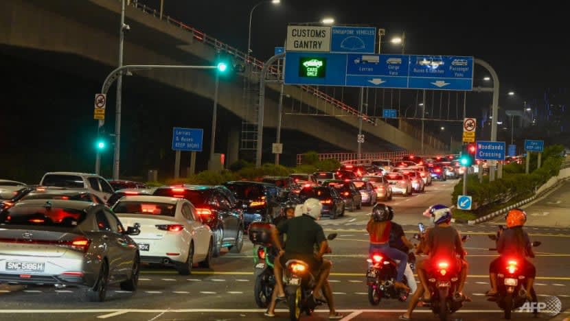 Lebih 490,000 pelawat dari S'pura masuk M'sia melalui jalan darat semasa cuti Hari Buruh, Aidilfitri Lebih 490,000 pelawat dari S'pura masuk M'sia melalui jalan darat semasa cuti Hari Buruh, Aidilfitri