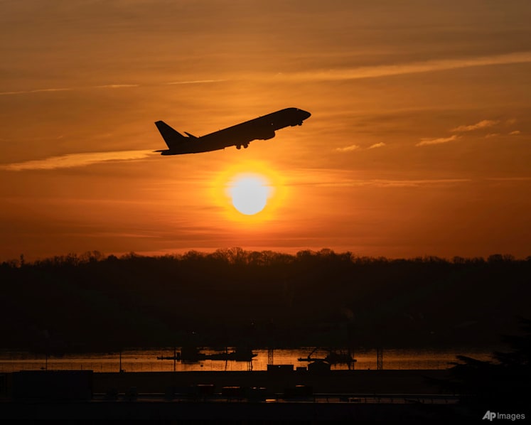 IATA warns replenishing jet fuel supplies could take months even if Hormuz reopened