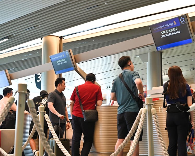Singaporeans in Indonesia advised to e-register with MFA amid Anak Krakatau eruption Singaporeans in Indonesia advised to e-register with MFA amid Anak Krakatau eruption