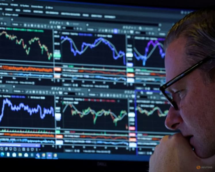 Investors snap nine-week buying streak in global equity funds