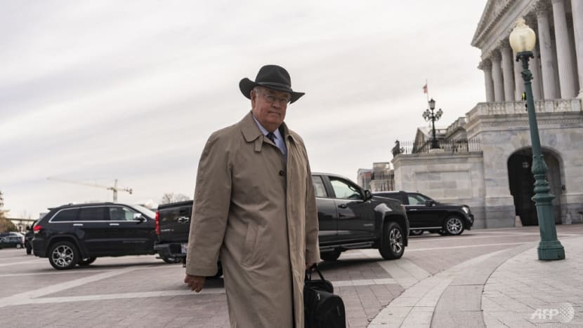 Ken Starr, prosecutor in Clinton-Lewinsky investigation, dead at 76