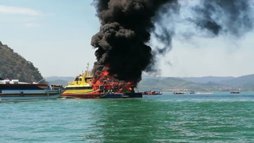 Kebakaran dari bilik enjin punca feri Langkawi terbakar