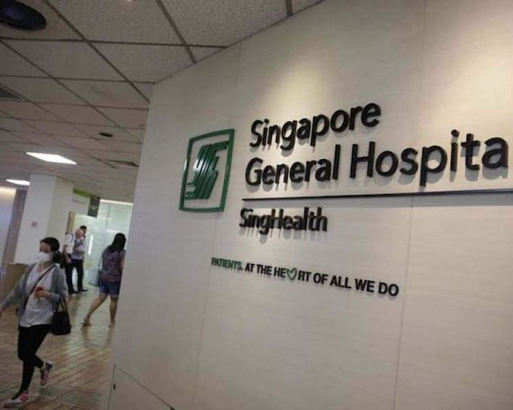 Covid-19: Authorities investigating possible first case of transmission within hospital
