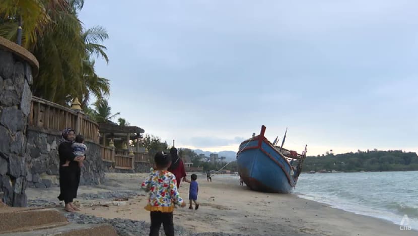 Malaysia turns away hundreds of Rohingya refugees amid local concerns