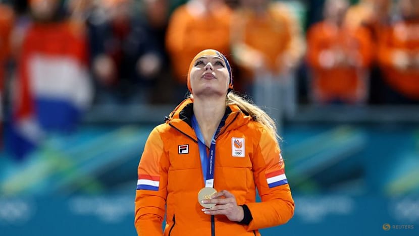 Speed skating-Netherlands' Leerdam channels expectations to win gold