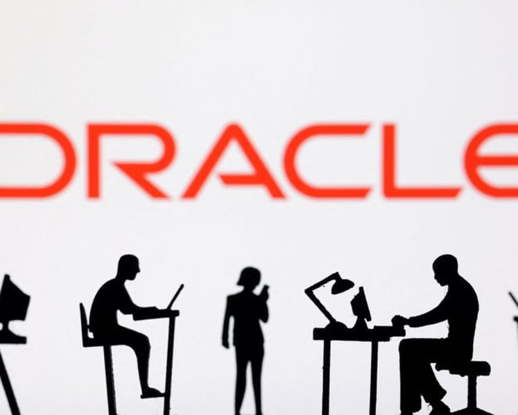 Oracle slumps as gloomy forecasts, soaring spending fan AI bubble worries
