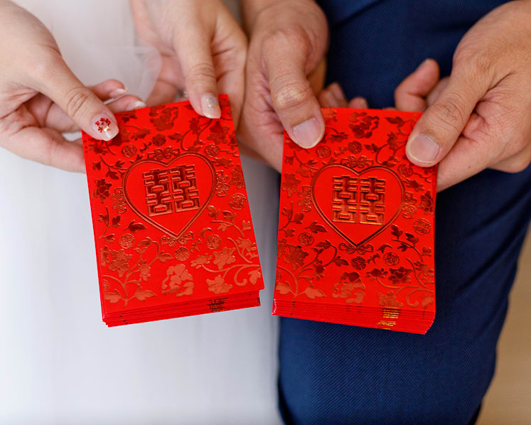 #trending: Rude or pragmatic? Bride asks guest to identify red packet after wedding, sparks discussion on Reddit