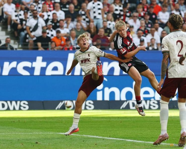 Mainz thrash Hamburg, Augsburg go top with win in Frankfurt