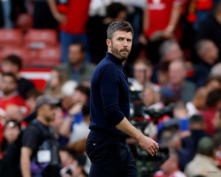 Carrick brushes aside questions over future as United seek turnaround