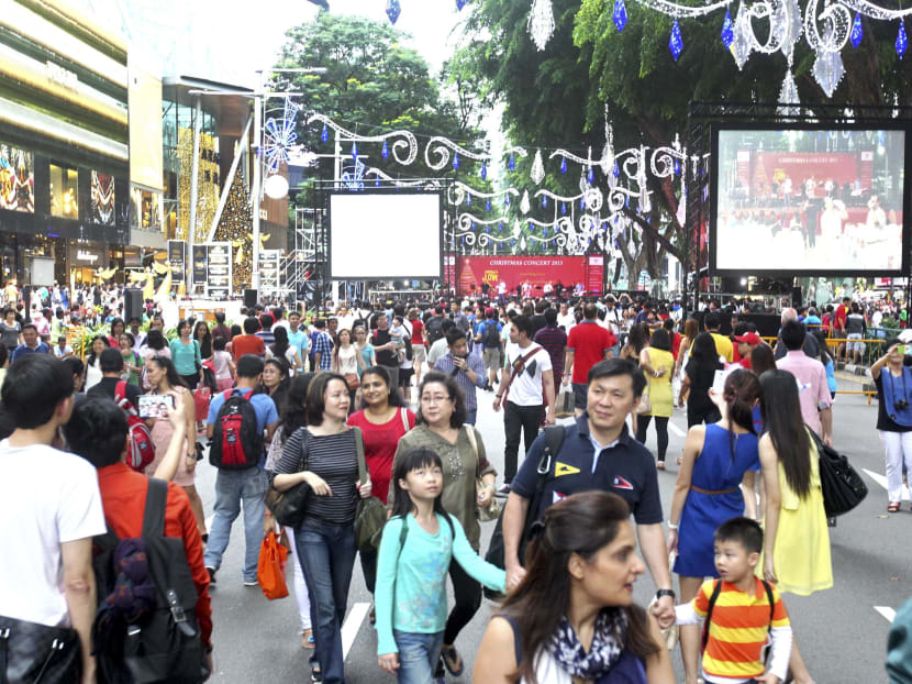 Shoppers, pedestrians and crowd at Orchard Road on Christmas Day. TODAY file photo
