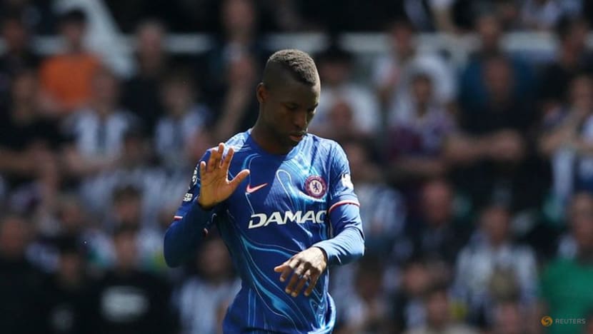 No striker for Chelsea against Man Utd with Champions League spot up for grabs