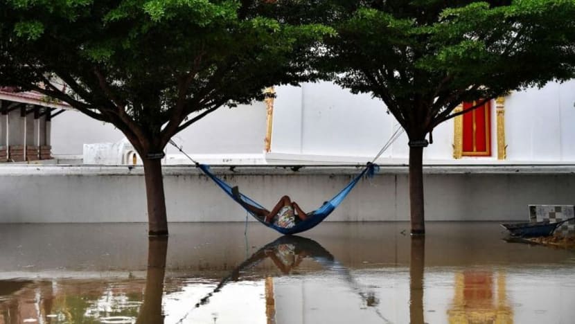 Kuil Buddha berusia 270 tahun di Thailand ditenggelami banjir Kuil Buddha berusia 270 tahun di Thailand ditenggelami banjir