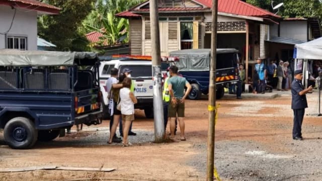 小型飞机在马国坠毁 疑似乘客家属抵达事故现场