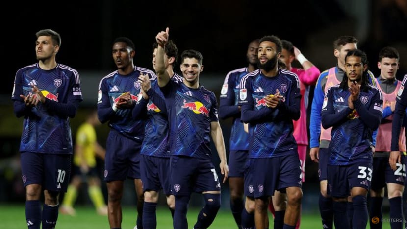 Leeds, Burnley close on promotion to Premier League