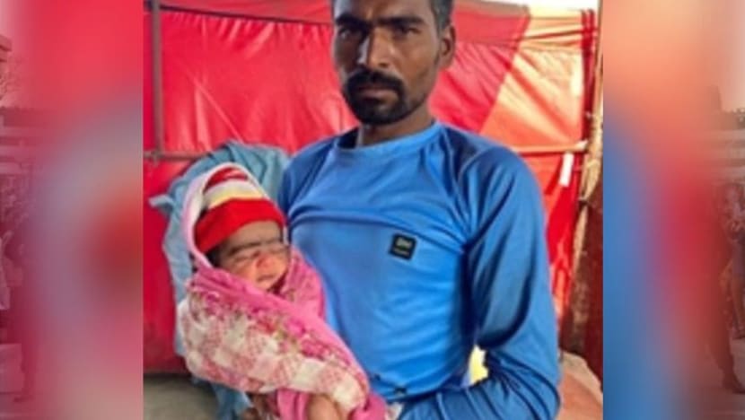Bayi lelaki ini dinamakan 'Border' setelah dilahirkan di sempadan India-Pakistan Bayi lelaki ini dinamakan 'Border' setelah dilahirkan di sempadan India-Pakistan