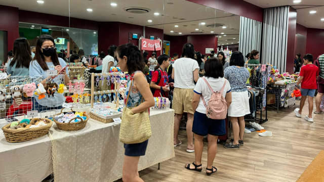 义顺举行跳蚤市场 让居民售卖二手货和手工艺品