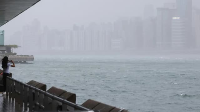两台风相继于南中国海形成 