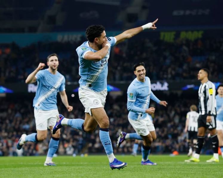 Ruthless Man City thump Newcastle to reach League Cup final